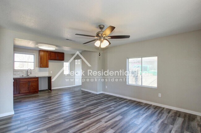 Foto del edificio - 2 br, 1 bath House - 845 Price Court