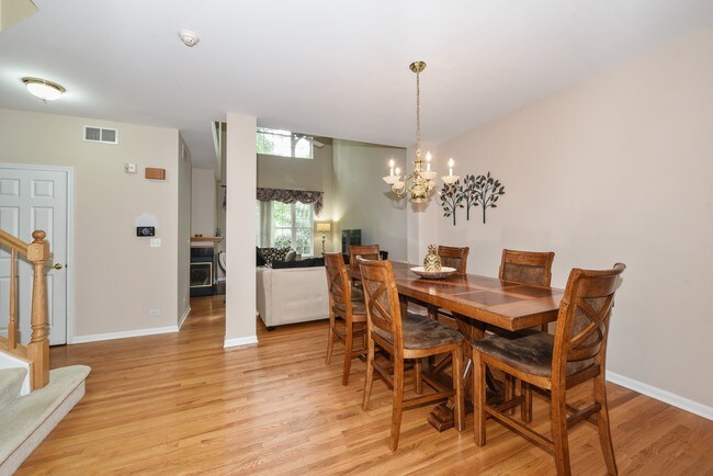 Foto del edificio - 6285 Edgebrook Ln E