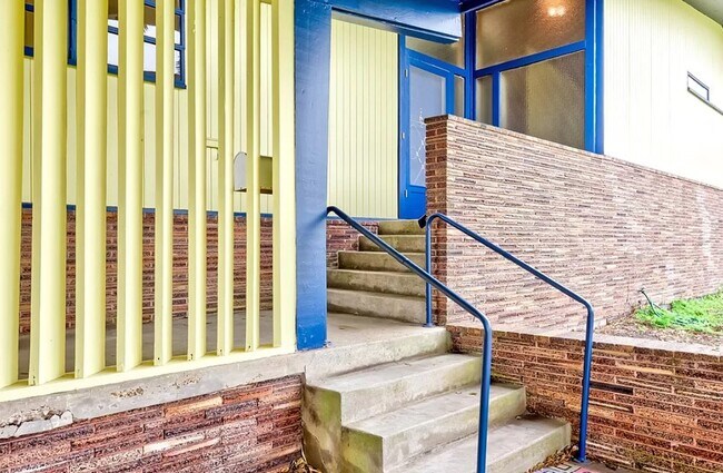 Foto del edificio - 4600 Lakeshore Dr