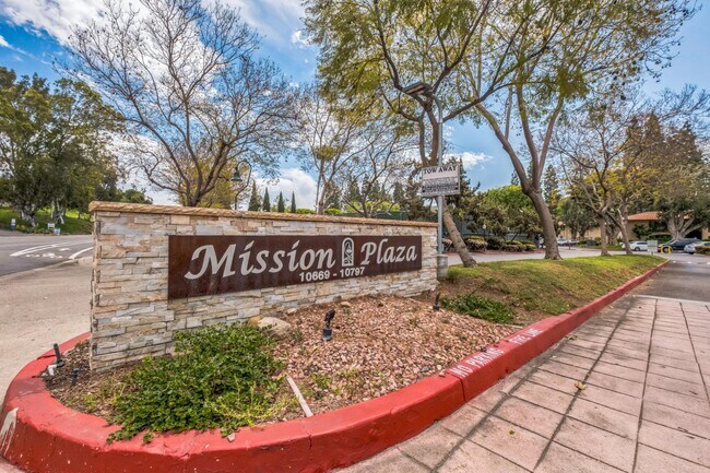 Foto del edificio - 10699 San Diego Mission Rd