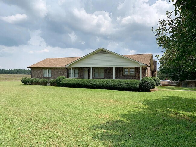 Foto del edificio - 600 Garrison Rd