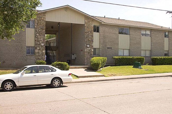 Courtyard Apartments Plano Tx Building Photo Courtyard Apartments