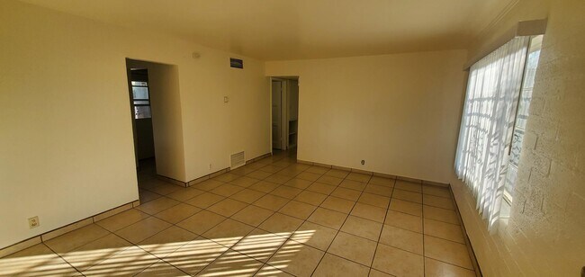 Building Photo - 2254 E Monterey Vista