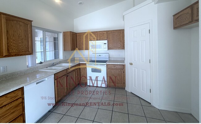 Building Photo - 1748 Club Ave