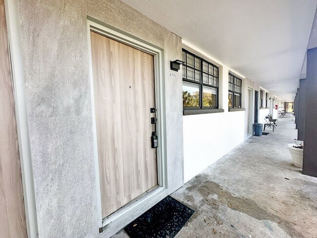 Foto del edificio - LO-1545 Spruce Terrace (NI)