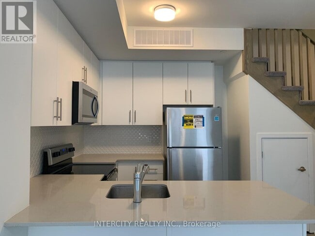 Building Photo - 3409-3409 Ridgeway Dr