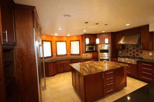 Building Photo - 4 Bedroom Eagle River Home!