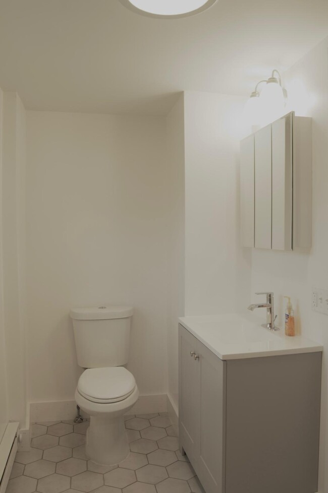 Bathroom - 105 Clarendon St