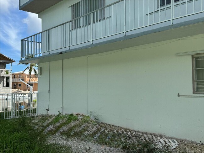 Foto del edificio - 174 Corrine Pl