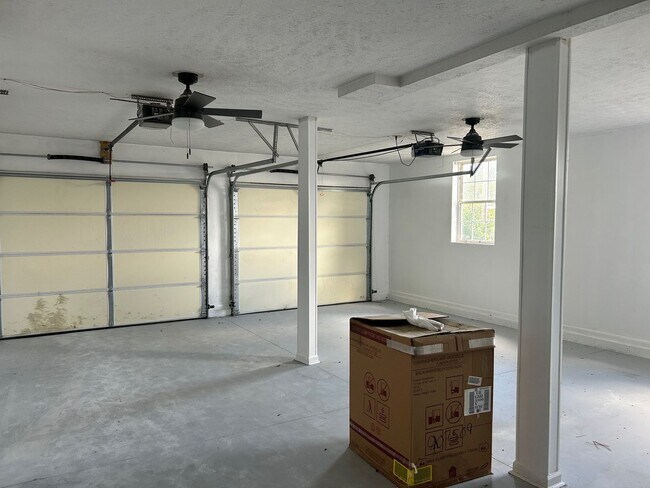 Building Photo - 310 Macks Dr