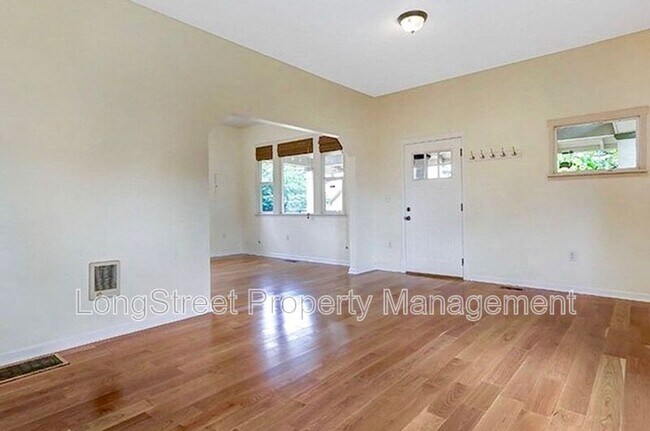 Foto del edificio - 2624 NE Sumner St