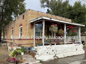 560 Oneida Ave