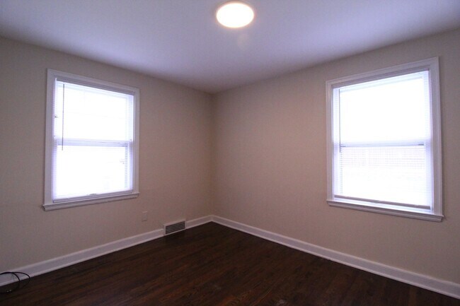 Foto del edificio - October FREE On This Fully Renovated 1 Bed...