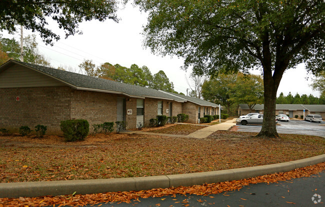 Building Photo - Heritage Manor