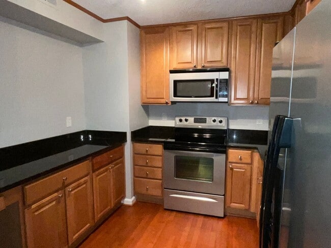 Building Photo - Large 2BR 2BA 7th floor condo facing the g...