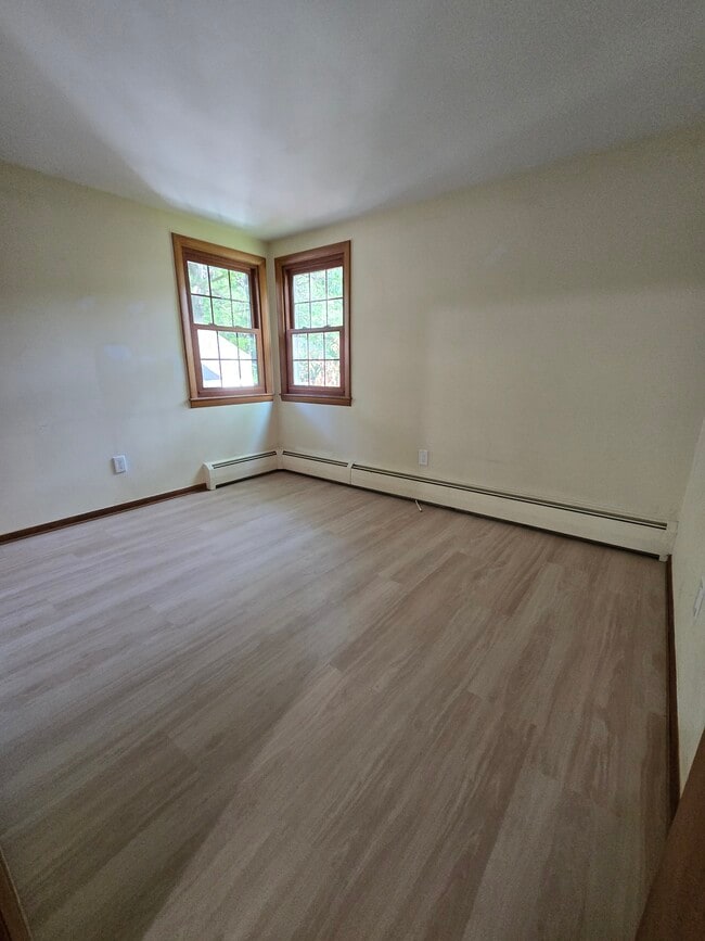 2nd bedroom- 1st floor - 1280 S Beech St