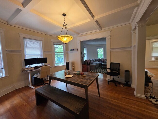 Foto del edificio - No Brokers Fee, Heat, Hot Water Included, One parking is Included, 2 Porches, Free Laundry