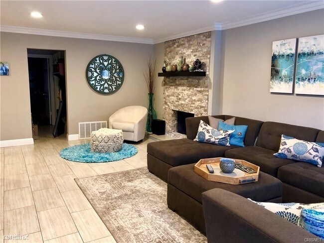 Foto del edificio - 5 br, 3 bath House - 260 Locust Ave