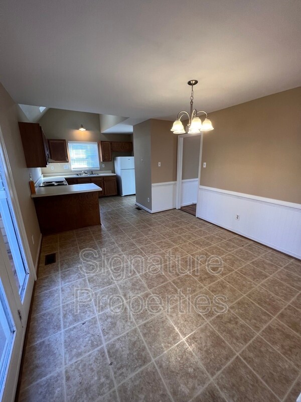 Foto del edificio - 9024 Arthur Ct