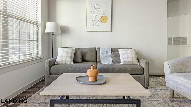 Foto del edificio - 10800 Lakeline Blvd