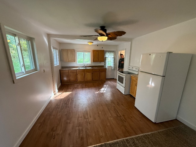 Foto del edificio - 234 Rodham Ln