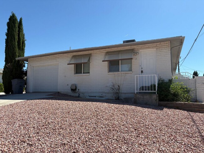 Building Photo - St. George Townhome with a Basement!