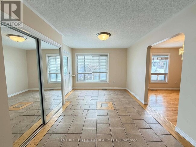 Building Photo - 141 Gunn St