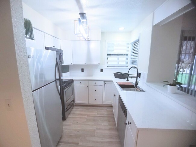 Foto del edificio - Beautiful  Full Remodeled 1/1 Condo x Rent...
