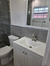 Building Photo - 448 E 40th St