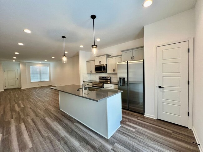 Building Photo - Exquisite New Construction Townhome