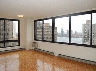 Primary Photo - 300 E 14th St