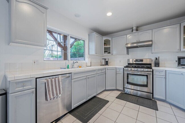 Building Photo - 5114 Etiwanda Ave