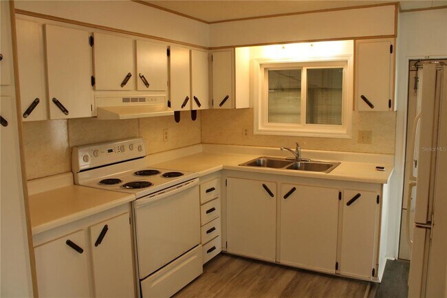 Foto del edificio - 204 50th Ave Dr W