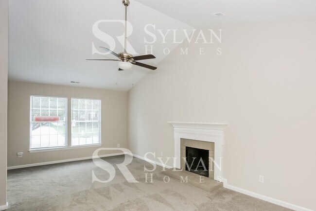 Building Photo - Don't miss out on this lovely 4BR 2BA home