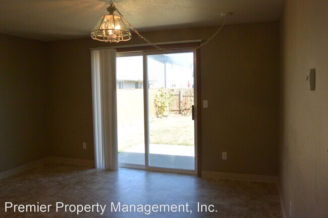 Building Photo - 3 br, 1.5 bath House - 1001 SE 3rd. Avenue