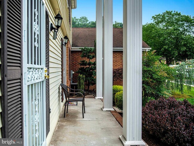 Building Photo - 910 Candlelight Ct