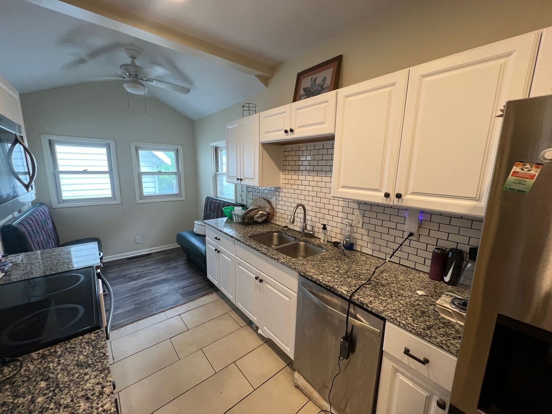 Primary Photo - Spacious 5-Bedroom Home for Rent