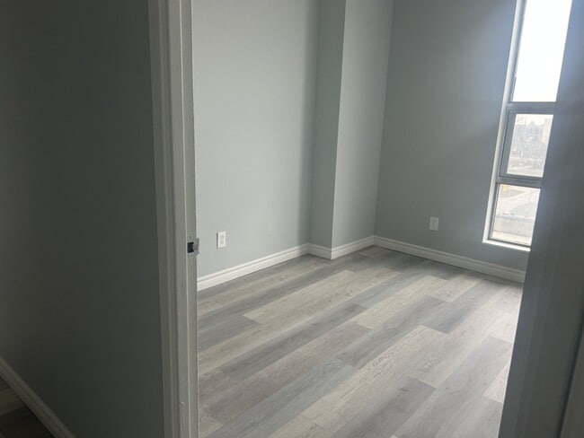 Building Photo - Ouellette Place