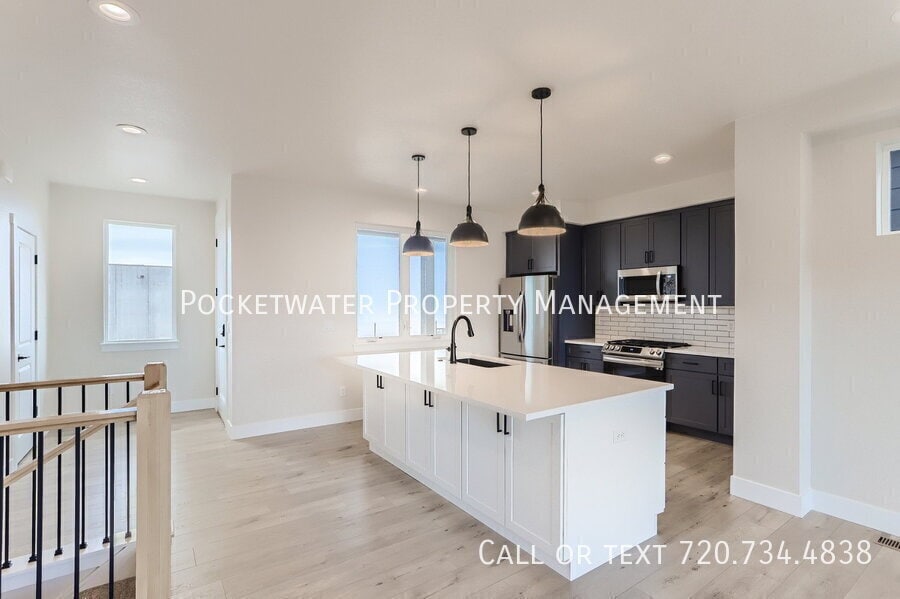 Photo - 1343 Baker Street-