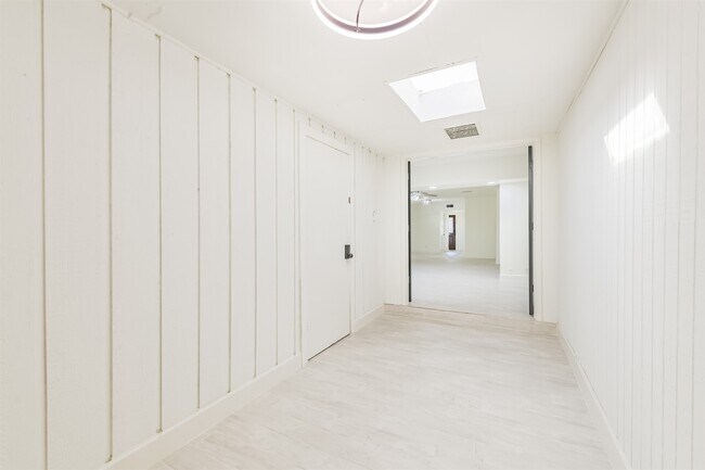 Foto del edificio - 2505 Watertown Mall St