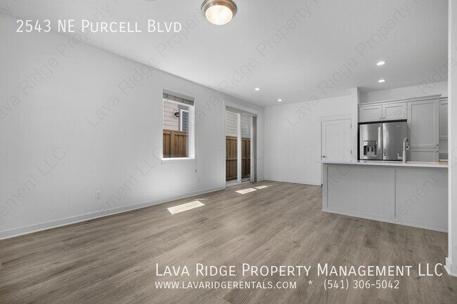 Foto del edificio - 2543 NE Purcell Blvd