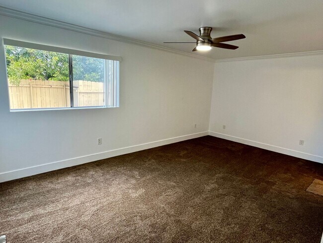 Foto del edificio - Remodeled 3 Bed/ 2 Bath Clairemont Mesa