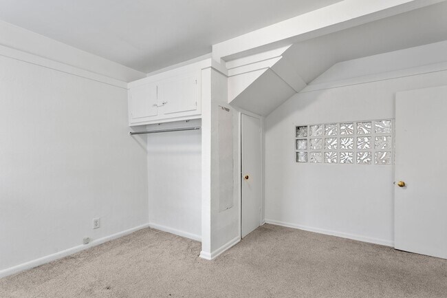 Building Photo - 825 Park Avenue