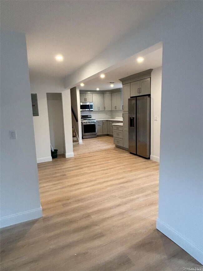 Foto del edificio - 1353 Old Northern Blvd