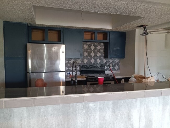 Building Photo - 2818 S Bartell Dr