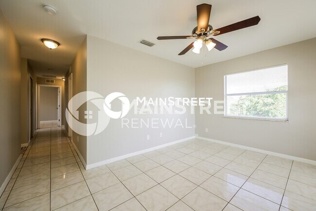 Foto del edificio - 3 Bedroom Pet-Friendly Home in Lehigh Acres, FL with Main Street Renewal
