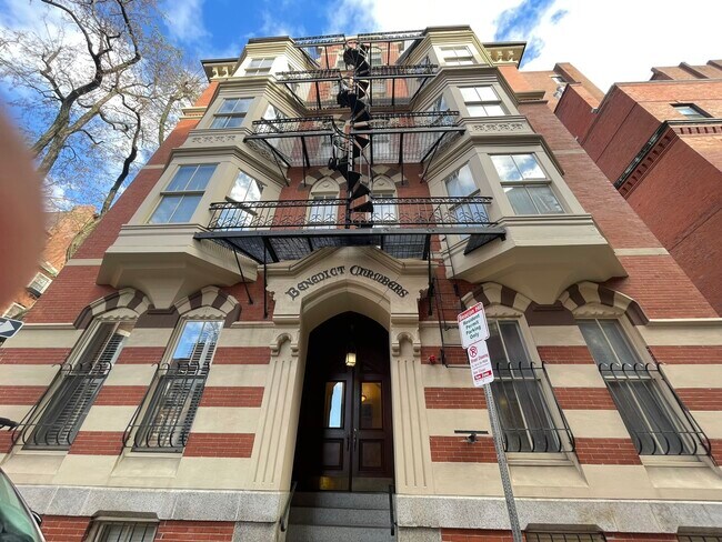 Building Photo - 3 Spruce St