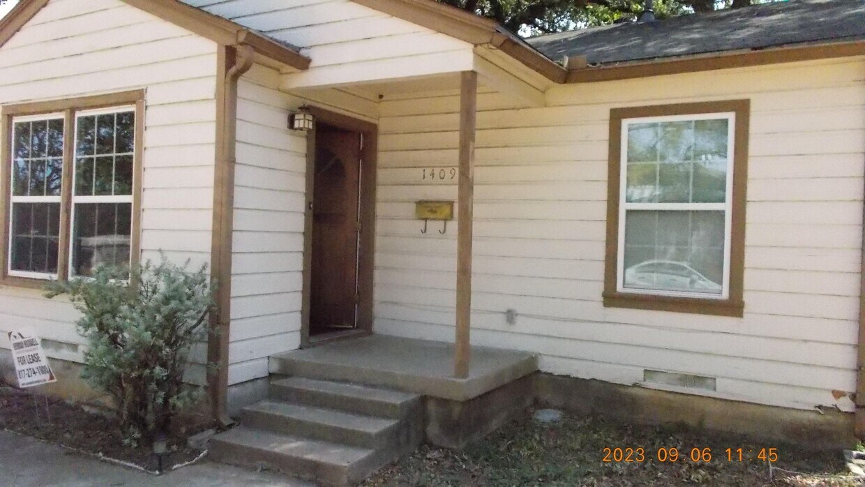 Foto principal - 1409 College St 76010