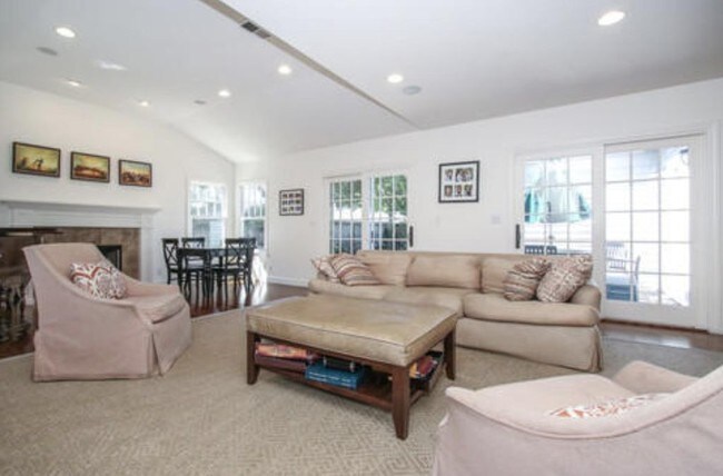 Building Photo - 2033 White Oak Way