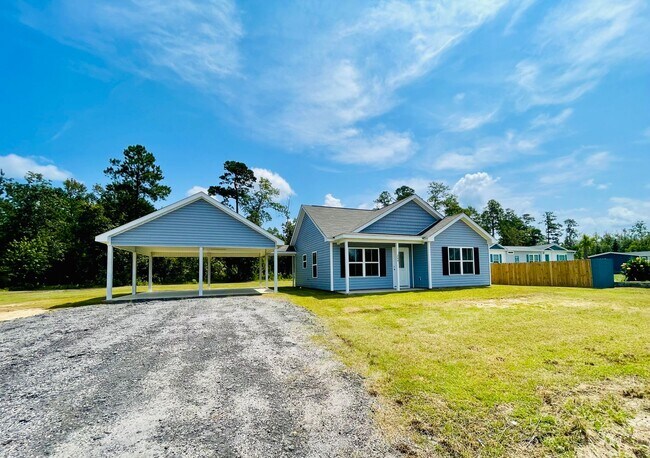 Building Photo - Rare listing! 3bd/2ba Single Family Home i...